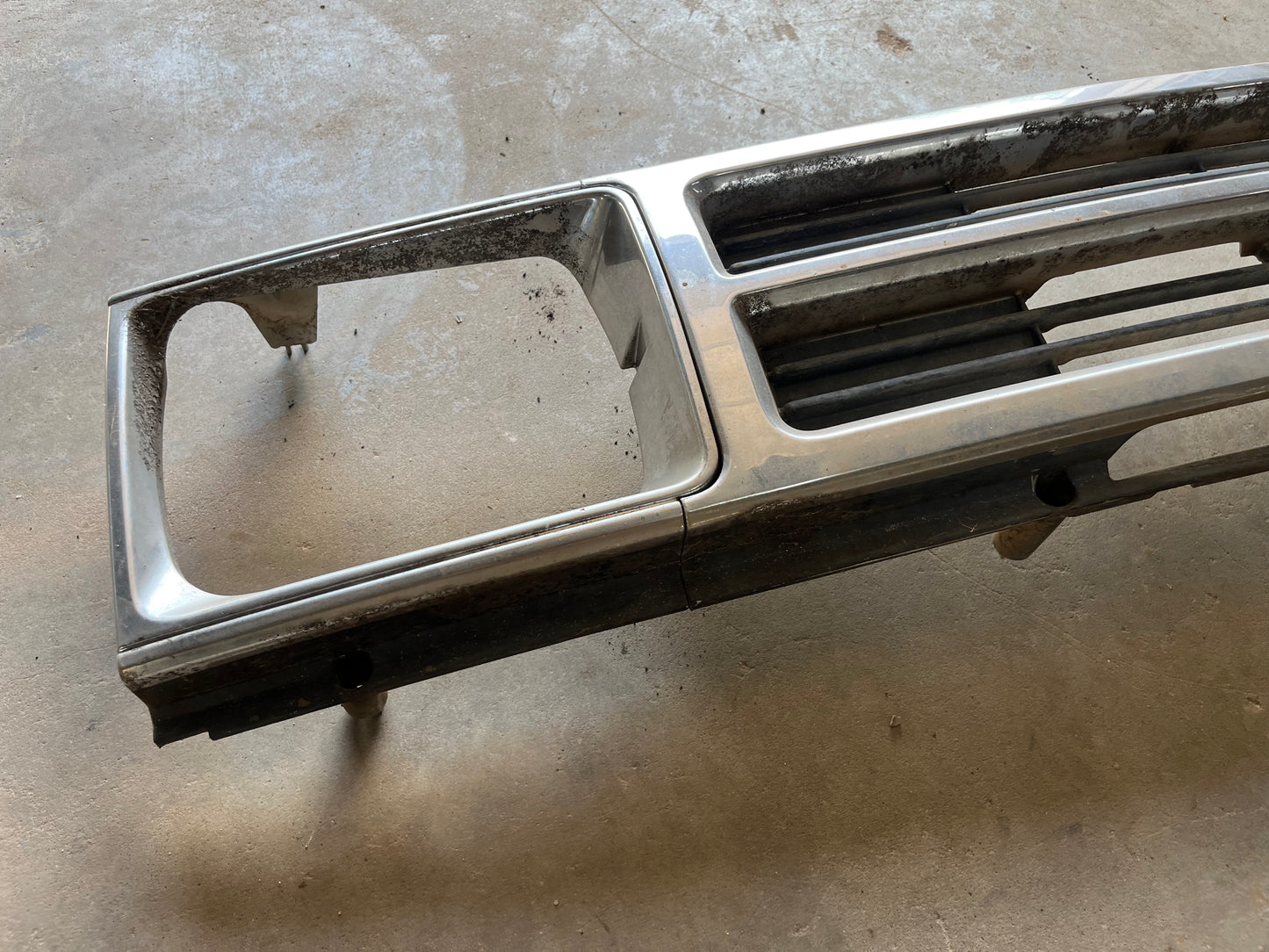 Used OEM Grille 22RE - Toyota 4Runner & Pickup - 1987-1989
