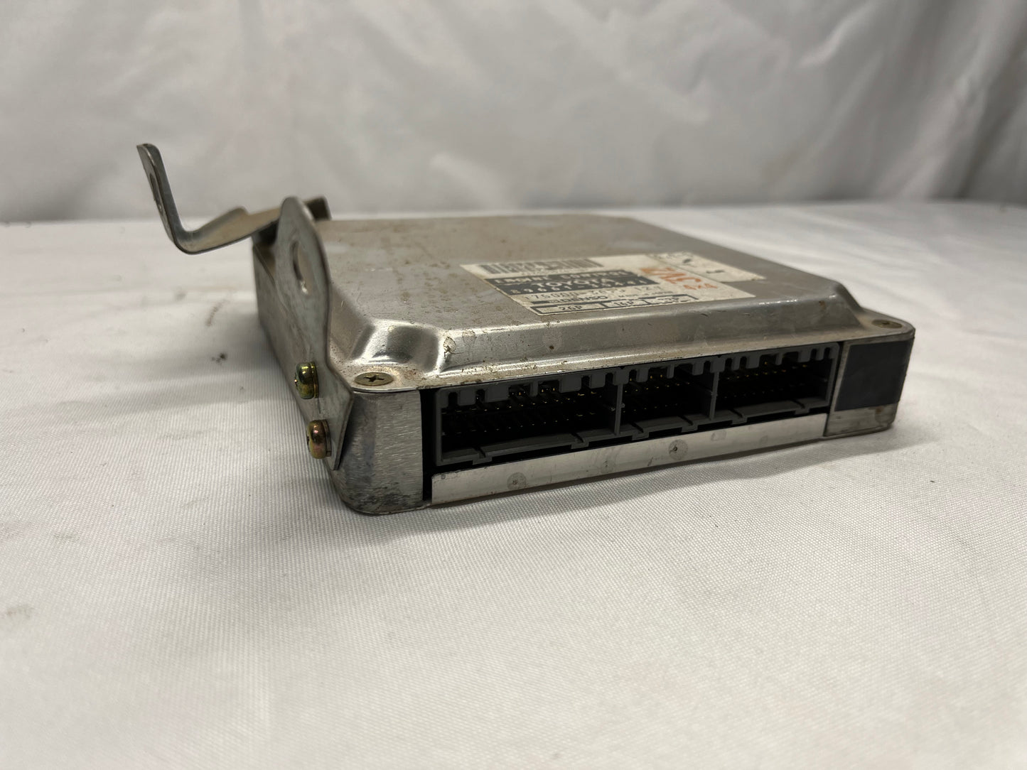 Used OEM Engine Control ECU ECM 89661-35441 A/T 4x4 V6 Toyota 4Runner & Pickup - 1990